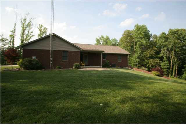 4556 S Deer Trl, Huntingburg, IN 47542 photo 3