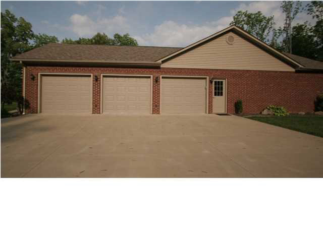 4556 S Deer Trl, Huntingburg, IN 47542 photo 2