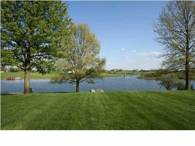 2300 Briarcliff Dr, Newburgh, IN 47630 photo 2