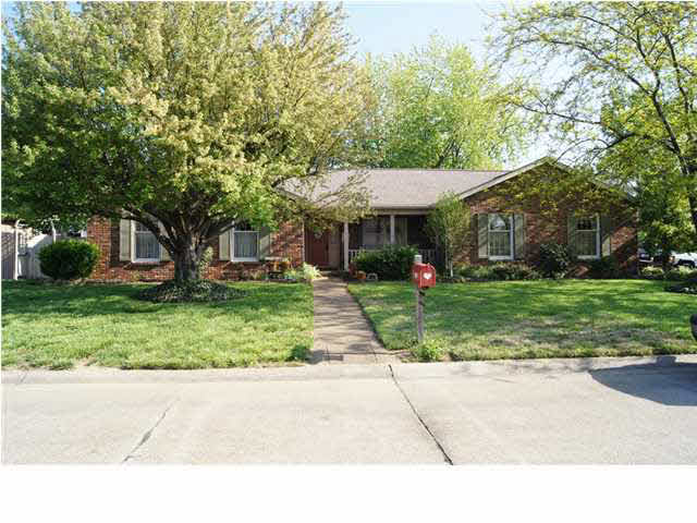 8240 Royalwood Ct, Evansville, IN 47715 photo 1