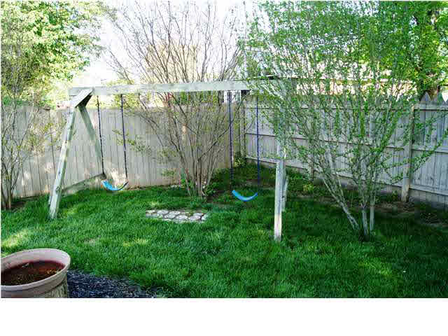 8240 Royalwood Ct, Evansville, IN 47715 photo 3