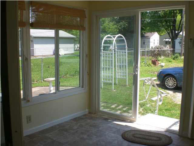 901 N Spring St, Evansville, IN 47711 photo 11