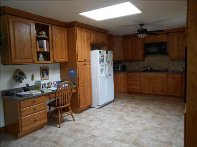 320 Hunter Dr, Evansville, IN 47711 photo 4