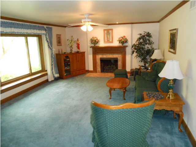 320 Hunter Dr, Evansville, IN 47711 photo 2