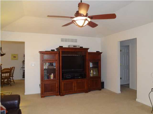 630 Overbrook Dr, Jasper, IN 47546 photo 4