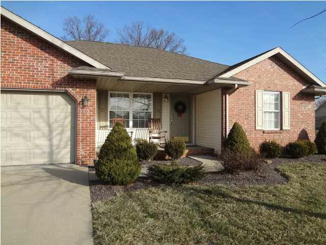 630 Overbrook Dr, Jasper, IN 47546 photo 3