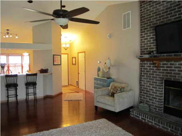1909 Cornerstone Pt, Evansville, IN 47715 photo 2