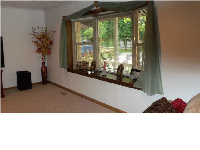 541 W Rudolph St, Montgomery, IN 47558 photo 5