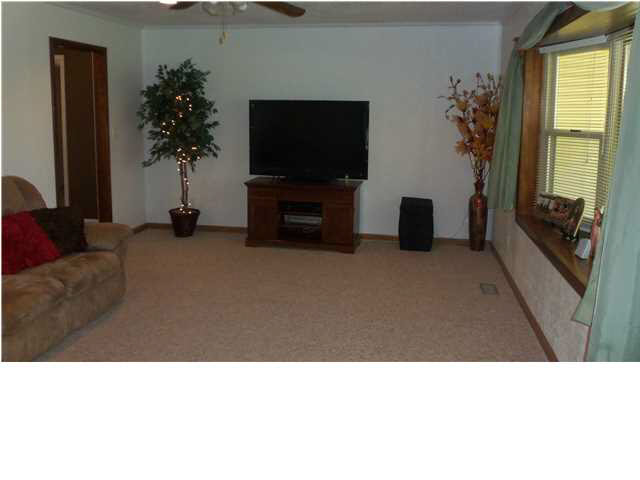 541 W Rudolph St, Montgomery, IN 47558 photo 4