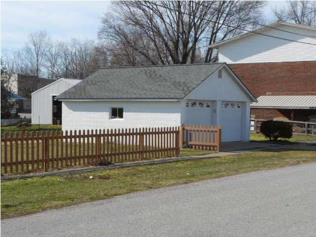 116 E Walnut St, Odon, IN 47562 photo 4
