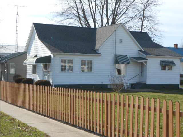 116 E Walnut St, Odon, IN 47562 photo 2