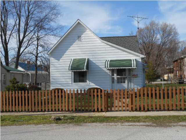 116 E Walnut St, Odon, IN 47562 photo 3