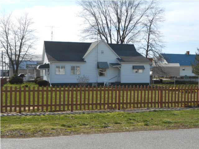 116 E Walnut St, Odon, IN 47562 photo 1