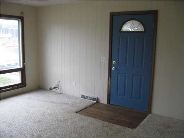 306 S Geiger St, Huntingburg, IN 47542 photo 2