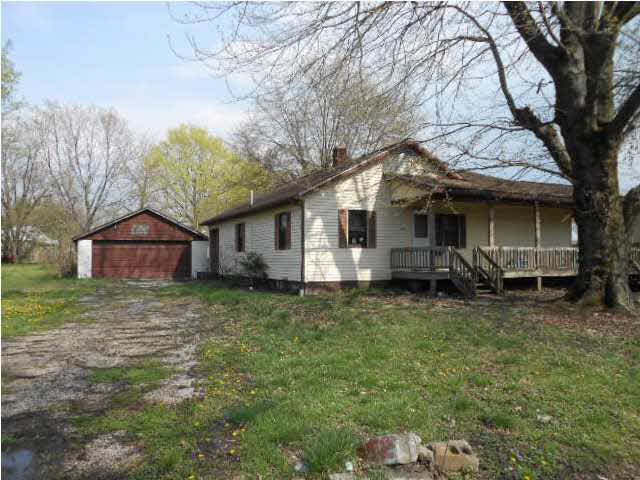 205 S Gum St, Odon, IN 47562 photo 4
