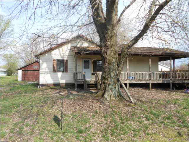 205 S Gum St, Odon, IN 47562 photo 2