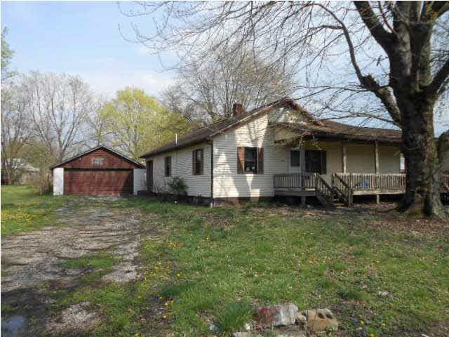205 S Gum St, Odon, IN 47562 photo 3