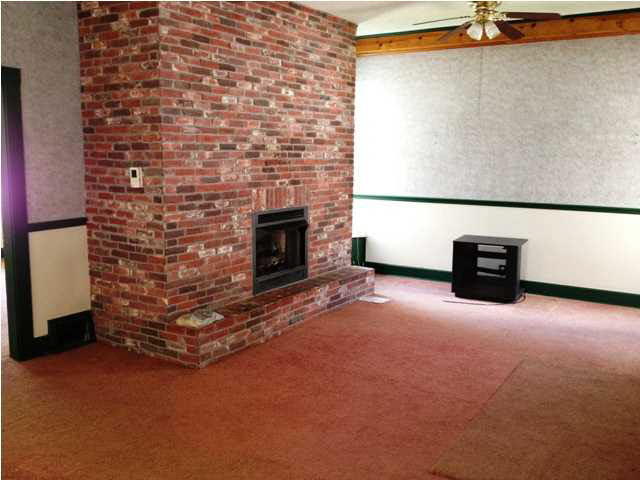 1217 Mesker Park Dr, Evansville, IN 47720 photo 2
