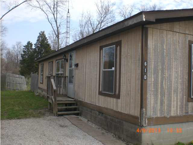 610 E Walnut St, Princeton, IN 47670 photo 2