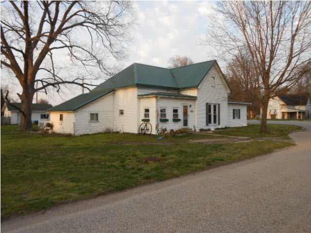 187 Hanley St, Plainville, IN 47568 photo 1