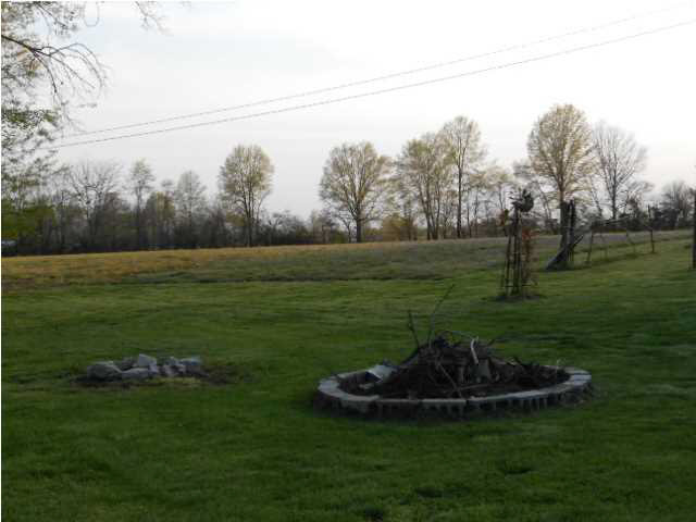 418 N West St, Odon, IN 47562 photo 8