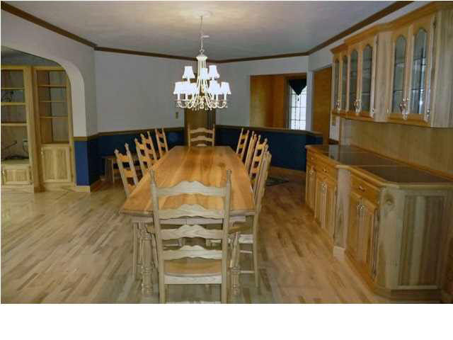 825 W 13th St, Jasper, IN 47546 photo 2