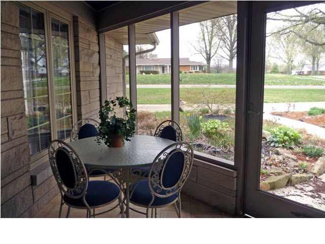 825 W 13th St, Jasper, IN 47546 photo 6