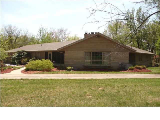 825 W 13th St, Jasper, IN 47546 photo 1