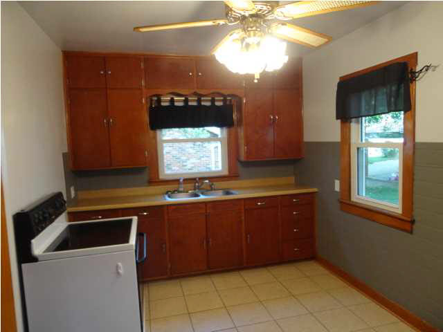 603 E Oak St, Boonville, IN 47601 photo 12