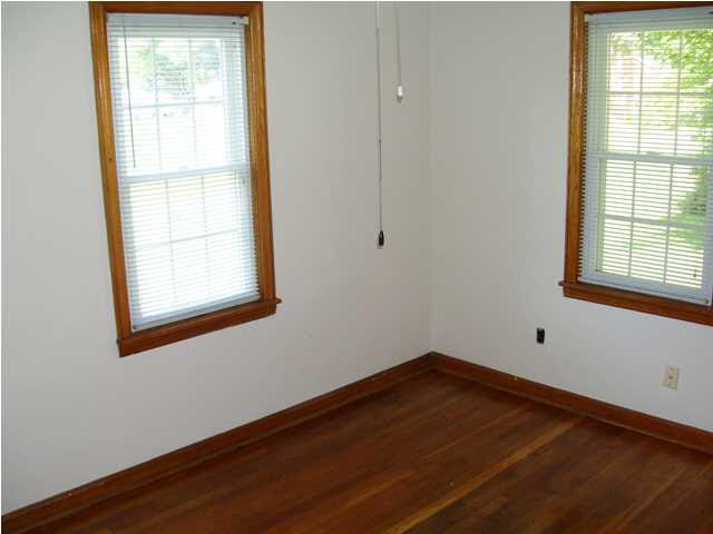 310 N First St, Chandler, IN 47610 photo 10