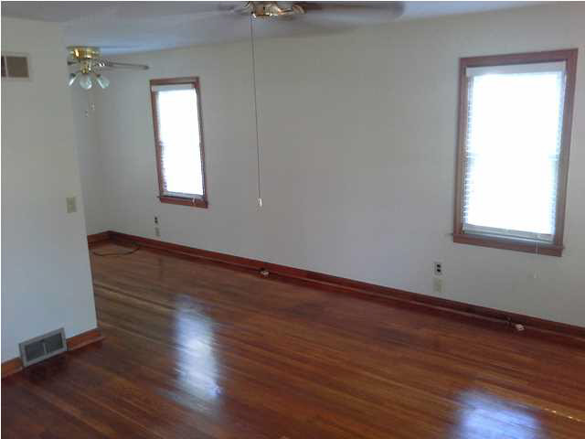 310 N First St, Chandler, IN 47610 photo 5