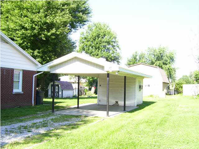 310 N First St, Chandler, IN 47610 photo 17
