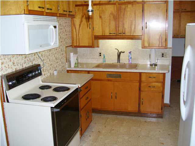 310 N First St, Chandler, IN 47610 photo 8