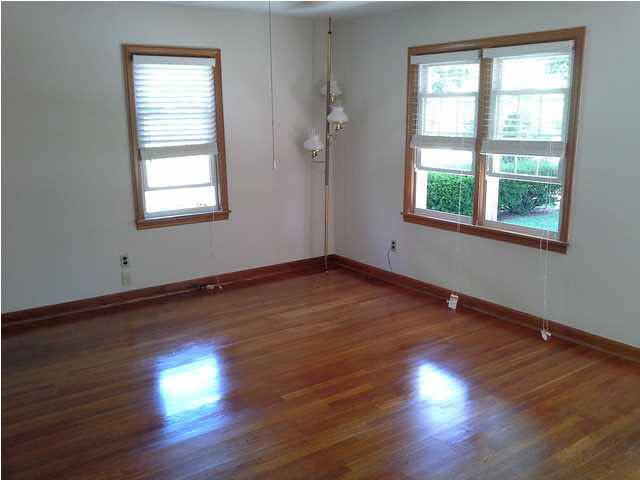 310 N First St, Chandler, IN 47610 photo 4