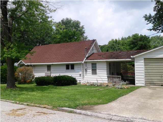 616 SW 5th St, Washington, IN 47501 photo 3