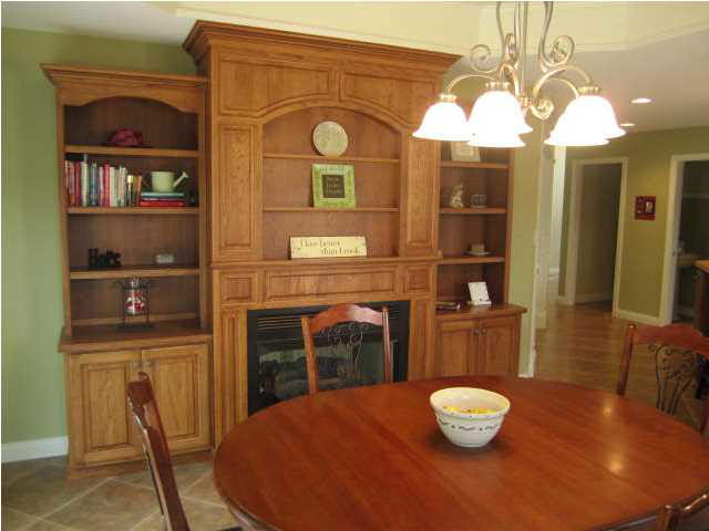 2525 Aiden Dr, Evansville, IN 47725 photo 4