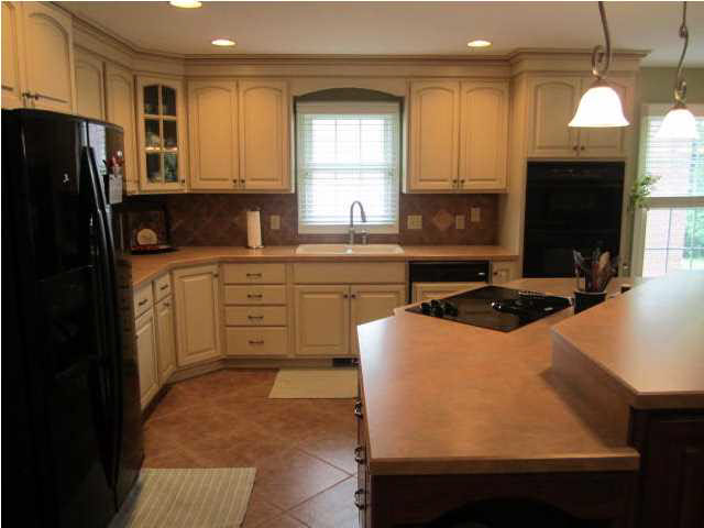 2525 Aiden Dr, Evansville, IN 47725 photo 2