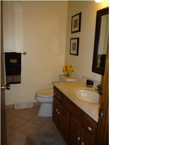 165 N Cale St, Poseyville, IN 47633 photo 6