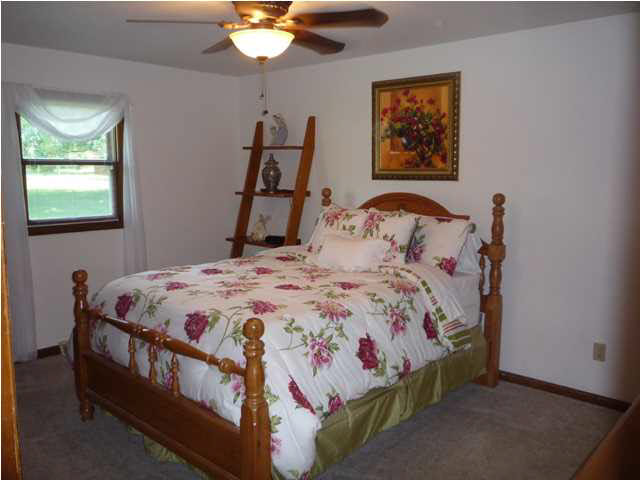 165 N Cale St, Poseyville, IN 47633 photo 7