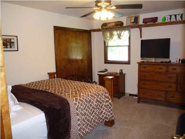 165 N Cale St, Poseyville, IN 47633 photo 8