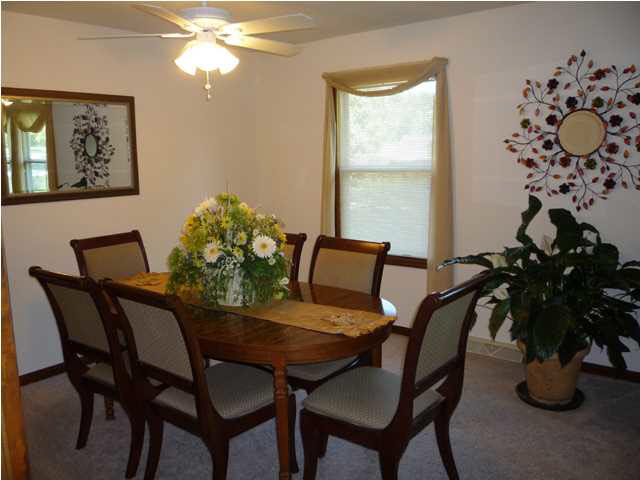 165 N Cale St, Poseyville, IN 47633 photo 3