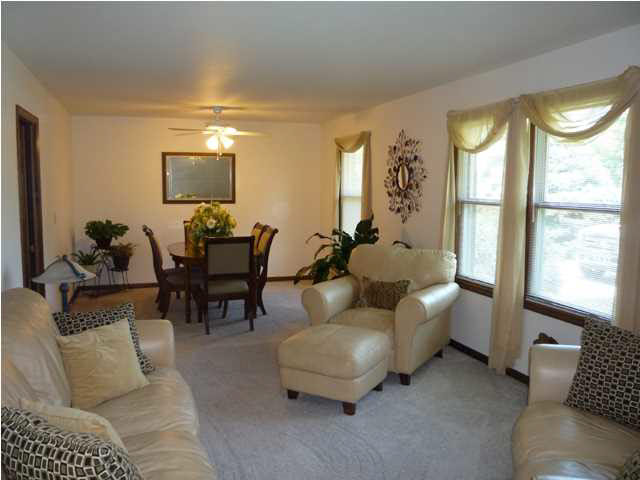 165 N Cale St, Poseyville, IN 47633 photo 2