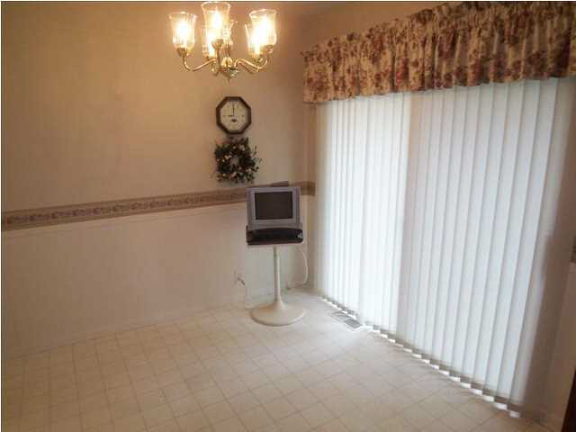 1051 S Spring St, Evansville, IN 47714 photo 3
