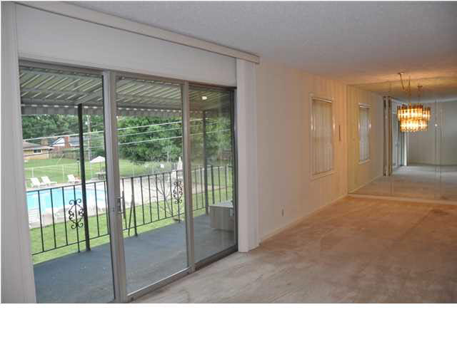 204 Hampton Dr, Evansville, IN 47715 photo 2