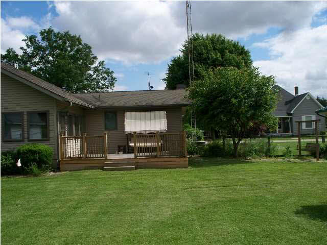 413 First St, Elnora, IN 47529 photo 4