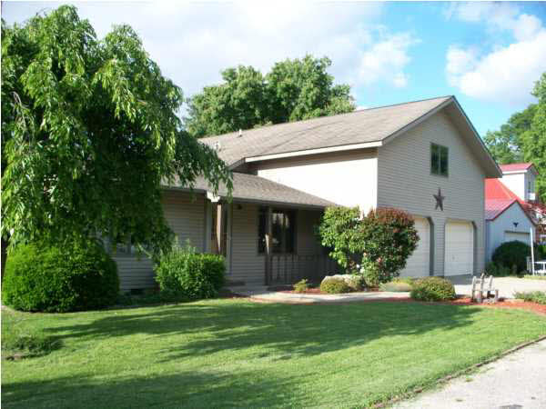 413 First St, Elnora, IN 47529 photo 1