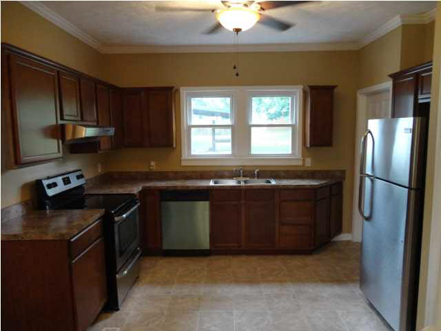 603 W North St, Boonville, IN 47601 photo 9