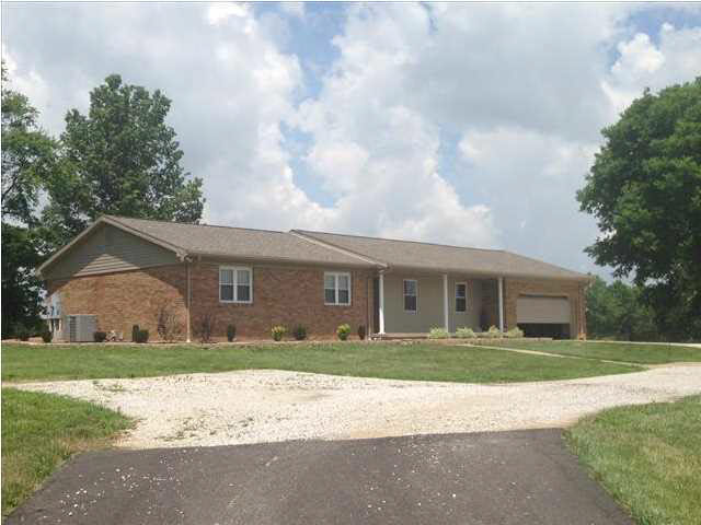 209 S 1050 E, Oakland City, IN 47660 photo 1