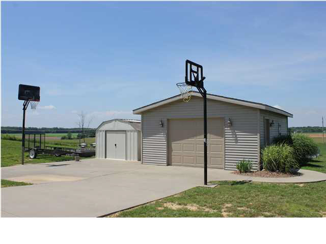 2206 N Anya Ct, Huntingburg, IN 47542 photo 17