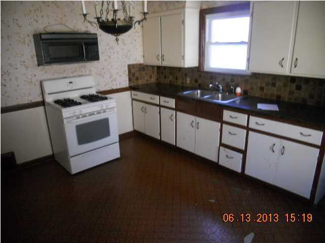 1238 E Walnut St, Evansville, IN 47714 photo 2
